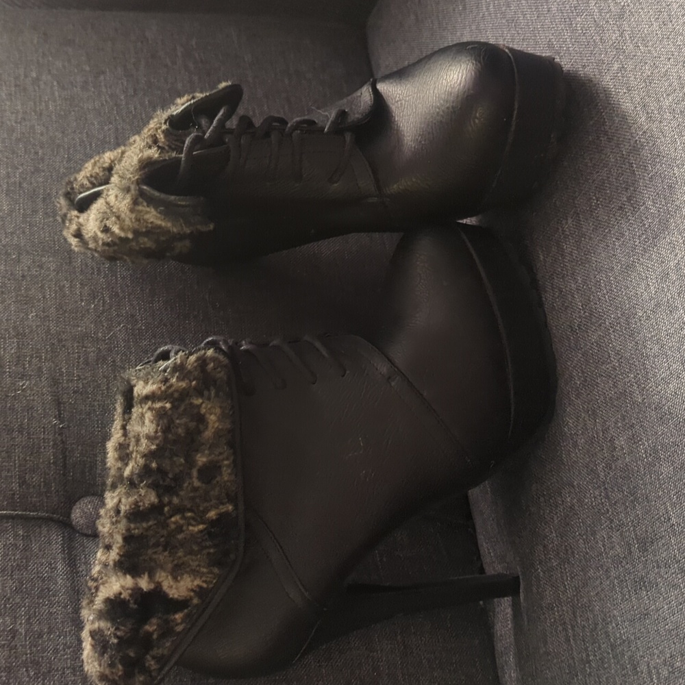 Black platform fur trim booties 7 1/2